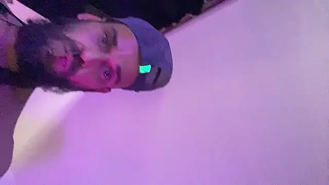 Guyst049 webcam