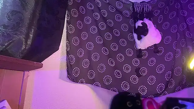 Guyst049 webcam