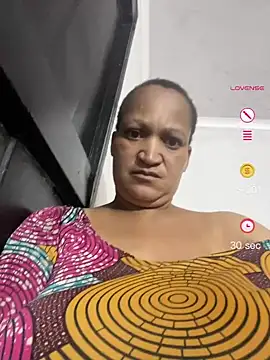 XHotJuicyBootyXX webcam