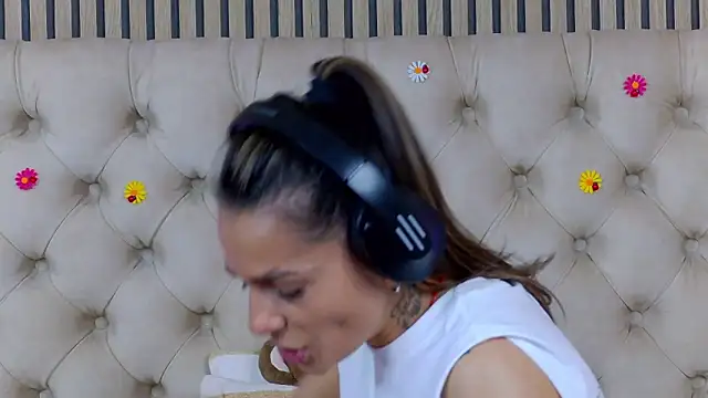 PlayfulShow webcam