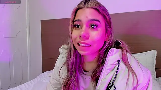 Rachell_criss webcam