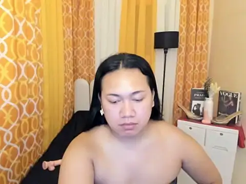 TsUncutKaren webcam