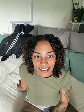 SweetPetiteNoir webcam