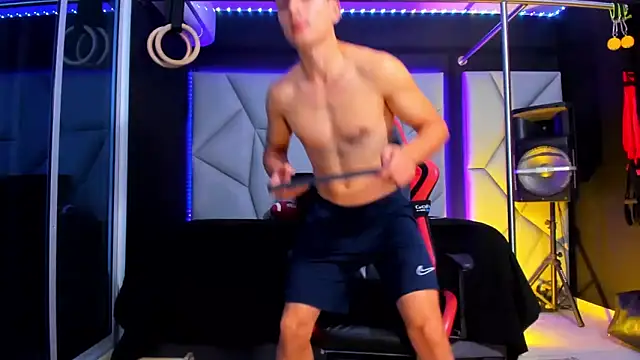 Aydenmiller96 live sex cam