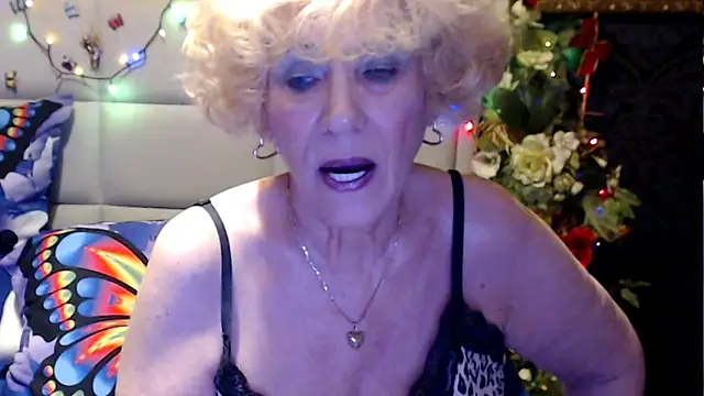HappyWomanOn webcam