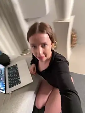 Nura_n_Sarah webcam