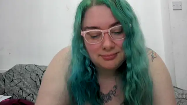 Bustycurves webcam