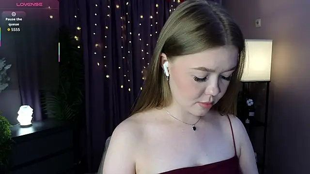 BlondeLina webcam