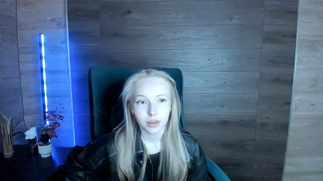 lovvielov - LovvieLov's free webcam - UK Sex Cams