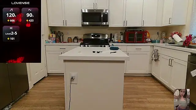 Blondiewithanass webcam