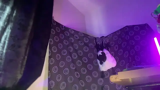 Guyst049 webcam