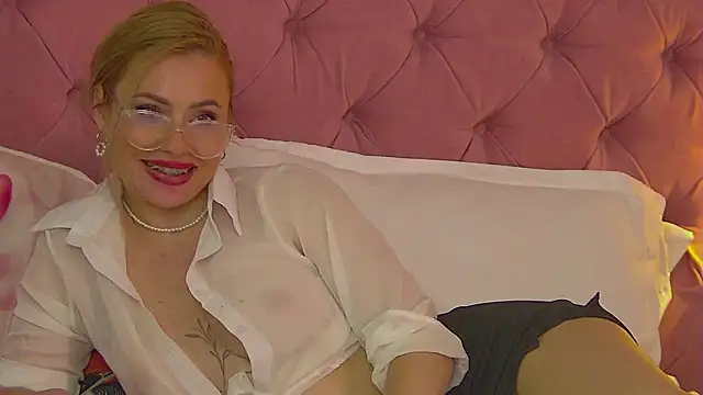 misshanight - MisshaNight's free webcam - UK Sex Cams