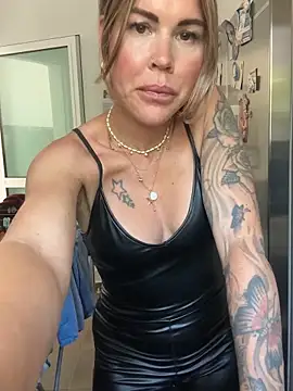 Lara_Bergmann from StripChat is Freechat