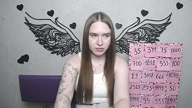 LauraHlot webcam