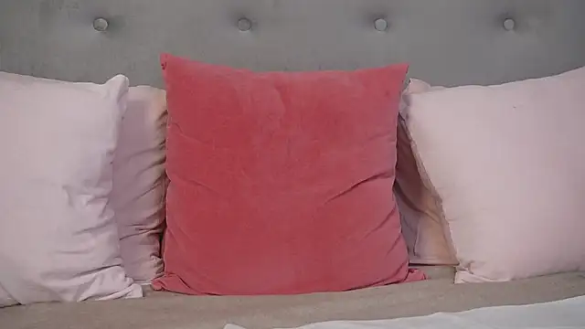 BellaNoirX webcam