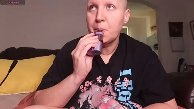 BellaBlueBBW webcam