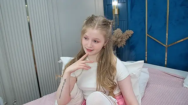 LilianHowards webcam