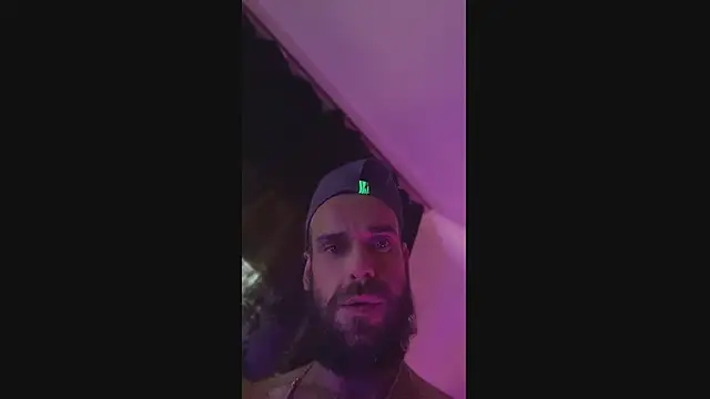 Guyst049 webcam