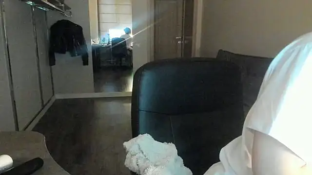Di_na_Bell webcam