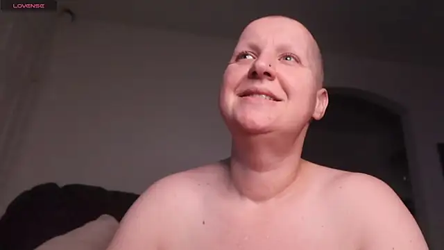 BellaBlueBBW webcam