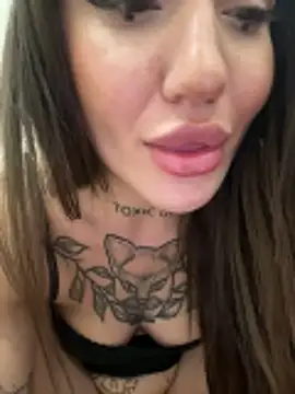 SaintSquirt live sex cam
