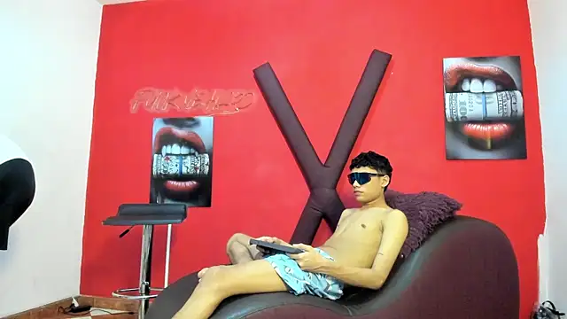 HORNY_PRETTY webcam