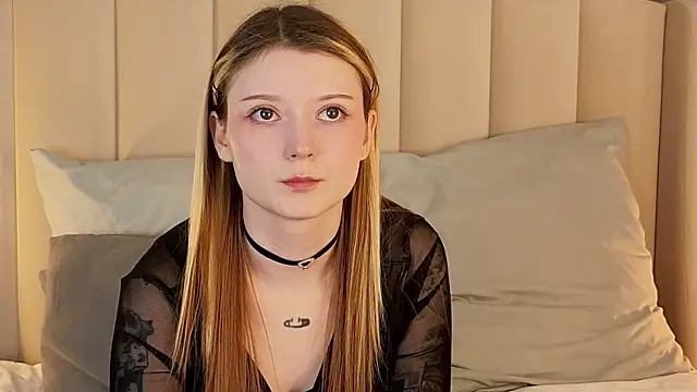 AlyssFrost webcam