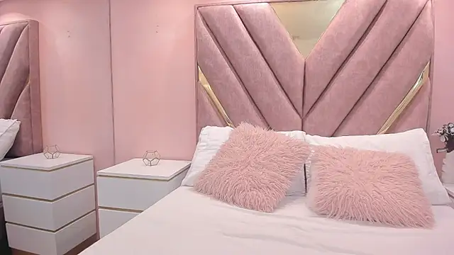 chloe_larson webcam
