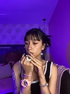 Alahia_pink_ webcam