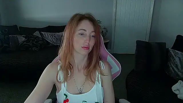 Red_firesquirt webcam