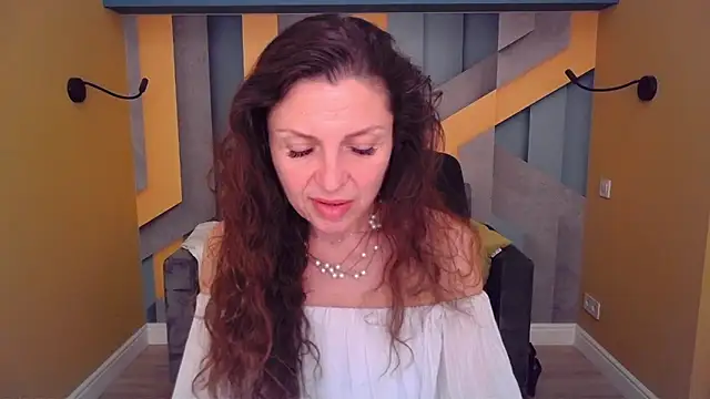 EllaLong webcam