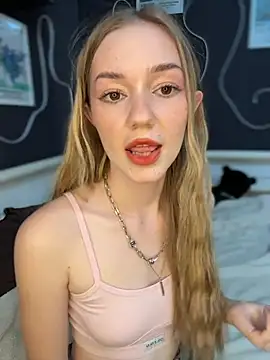MilaMoone webcam