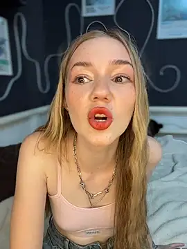MilaMoone webcam