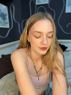 MilaMoone webcam