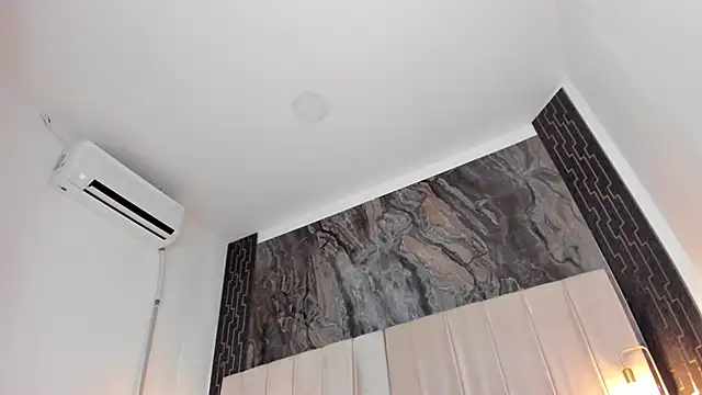 sarita_rouzze webcam