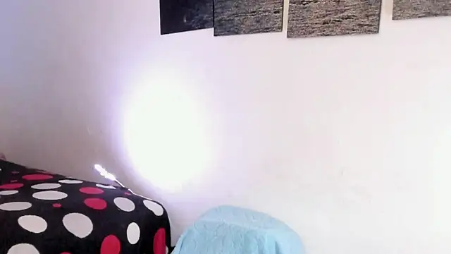 chloe_kisses webcam