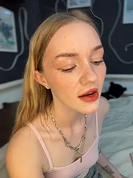 MilaMoone webcam