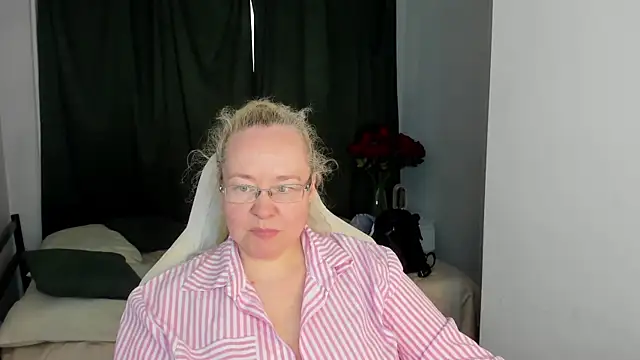 ViolaSmithh webcam