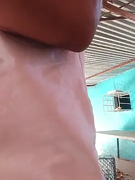 HOTRAINYGOLDEN webcam