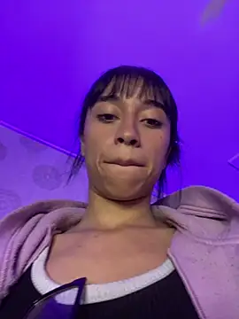 Alahia_pink_ webcam