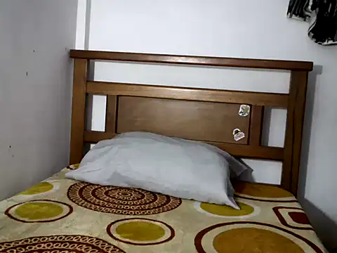 hideonbush051 webcam