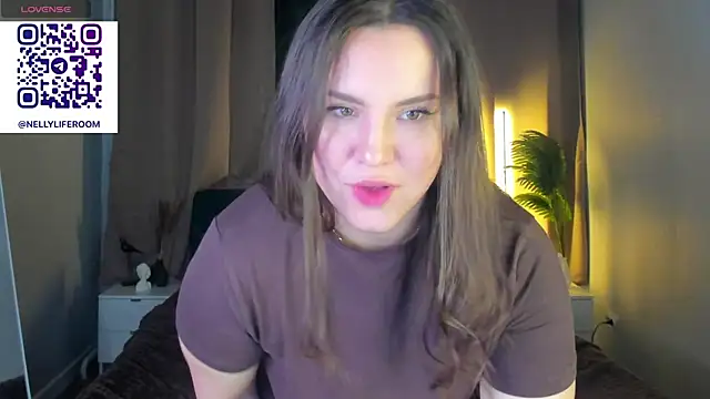 Nelie_Evans webcam