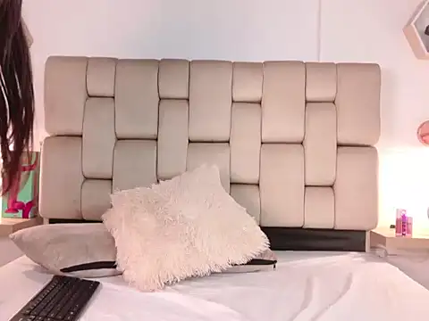 kaia_boobs webcam