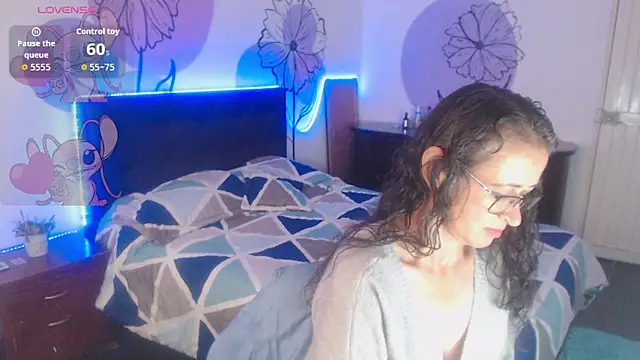 aura_latinax webcam