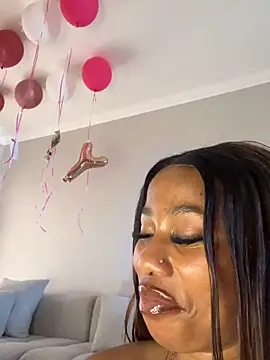 CurvyDesire1 webcam