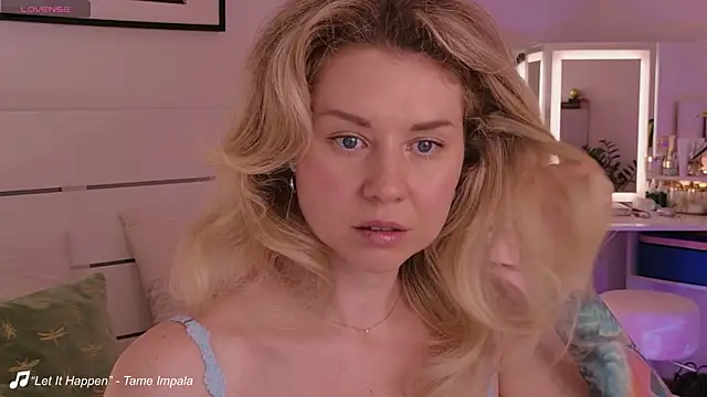 chillwithella webcam