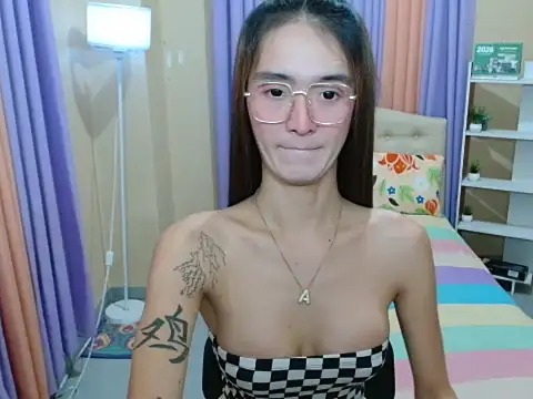 XxTsUncutAskaxX webcam