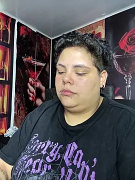 Hailey_Curvy webcam