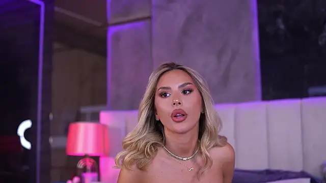 SelenaFrost webcam