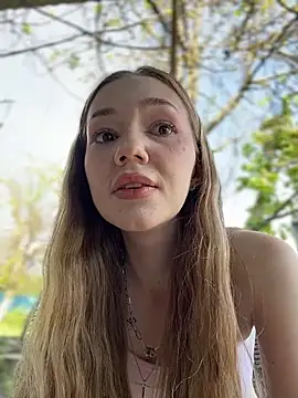 MilaMoone webcam